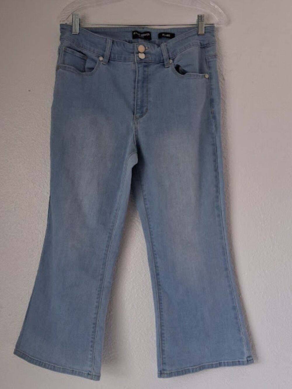 Susan Graver women's size 12P light wash flare capri